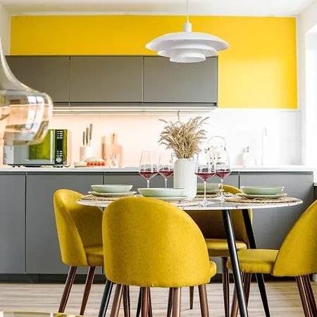 Homefy Come-Together Apartment - Balkon - Aufzug - Free Parking - Smart Tvs Essen Extérieur photo